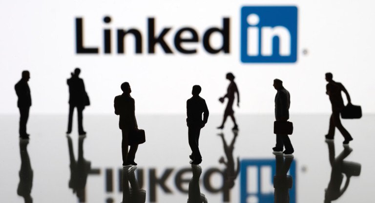 Veja qual a importância de ter uma estratégia de networking no LinkedIn para o seu marketing pessoal e desenvolvimento profissional. Qual é e passo a passo para desenvolver uma rotina de geração de contatos no LinkedIn.